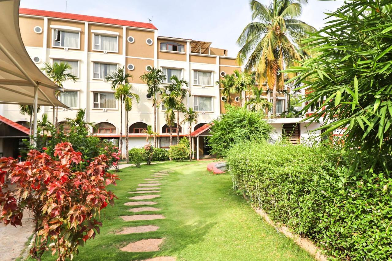 Palette - Holiday Palms Bangalore Exterior photo